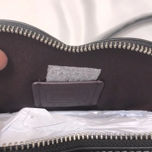 Multi Heart Crossbody Signature Canvas with Heart Print  BNWT - Picture 8 of 13